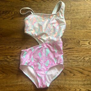 Super cute, girls animal print swimsuit